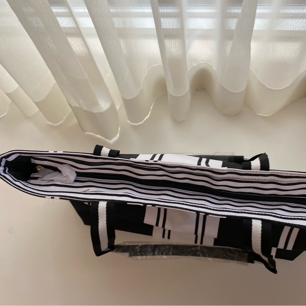 NWT Victoria’s Secret VS Striped Tote - Picture 6 of 10